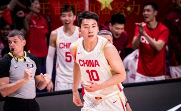 中国男篮关键战失利暴露阵容短板 主帅用人思路受到讨论 中国男篮关键战失利暴露阵容短板 主帅用人思路受到讨论